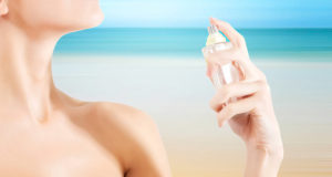Pode ou não pode usar perfume na praia?